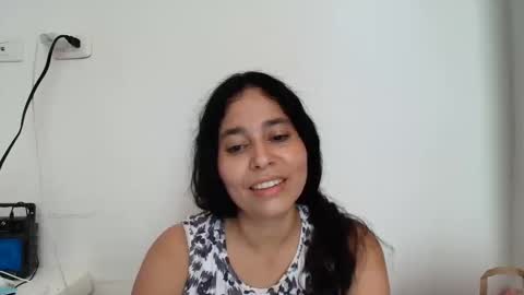 Snapshot of linsay10 chatting on 05-27-26, 04:37 linsay10 online show from 05-27-26, 04:37