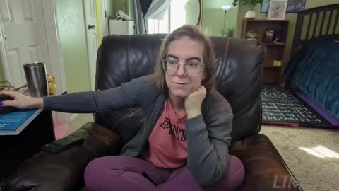 Snapshot of linzy19 chatting on 12-10-24, 05:33 Linzy19 online show from 12-10-24, 05:33