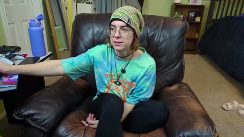 Snapshot of linzy19 chatting on 12-25-24, 02:35 Linzy19 online show from 12-25-24, 02:35