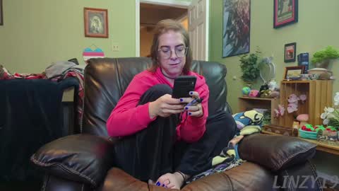 Snapshot of linzy19 chatting on 01-23-25, 12:14 Linzy19 online show from 01-23-25, 12:14