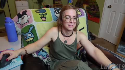 Snapshot of linzy19 chatting on 02-04-25, 12:29 Linzy19 online show from 02-04-25, 12:29