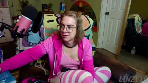 Snapshot of linzy19 chatting on 03-03-25, 03:30 Linzy19 online show from 03-03-25, 03:30