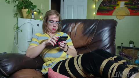 Snapshot of linzy19 chatting on 09-14-25, 03:49 Linzy19 online show from 09-14-25, 03:49