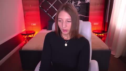 Snapshot of liorafox chatting on 10-18-25, 01:12 Lia online show from 10-18-25, 01:12