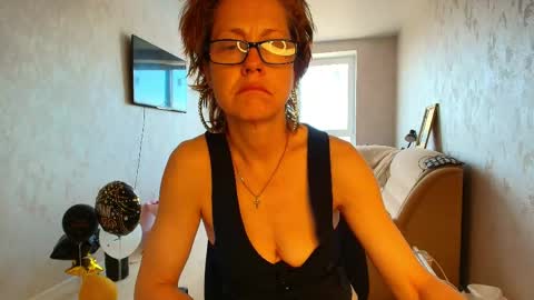 Snapshot of lioraweiss chatting on 05-20-26, 06:52 Liora Weiss online show from 05-20-26, 06:52