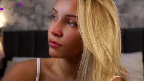 Snapshot of lipswithsmileonthem chatting on 05-08-26, 05:02 Amelia online show from 05-08-26, 05:02