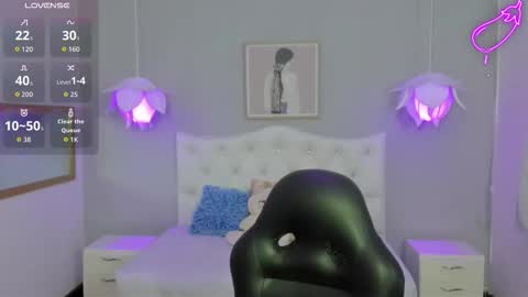 Lisa online show from 10-31-25, 11:44