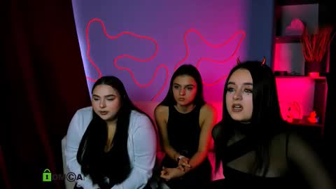 Snapshot of lisa_dark_ chatting on 10-31-25, 11:55 Lisa online show from 10-31-25, 11:55