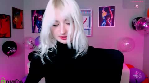 Snapshot of lisa_dark_ chatting on 11-02-25, 08:44 Lisa online show from 11-02-25, 08:44