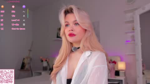 Lisa online show from 04-06-26, 01:03