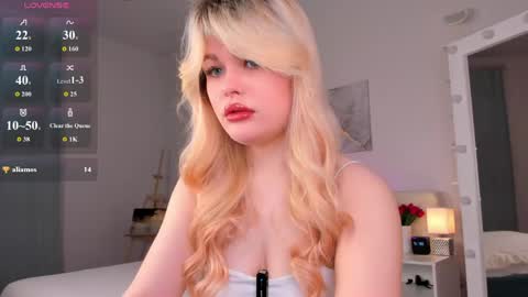 Snapshot of lisa_mccoy chatting on 05-15-26, 01:12 Lisa online show from 05-15-26, 01:12