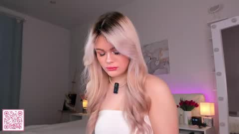 Snapshot of lisa_mccoy chatting on 05-21-26, 01:12 Lisa online show from 05-21-26, 01:12