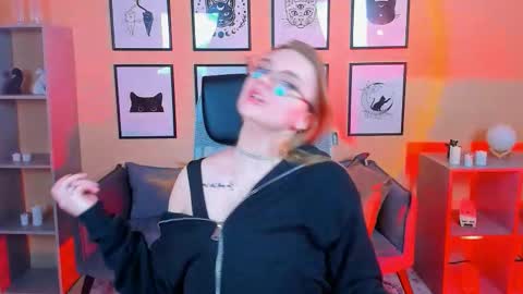 Lisa online show from 10-24-25, 06:32