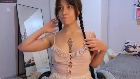 Snapshot of lisa_mzemta chatting on 09-18-25, 08:22 Lisa online show from 09-18-25, 08:22