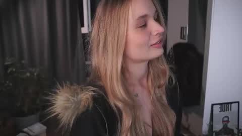 Elisabeth or Lisa online show from 10-27-25, 08:13