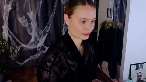 Elisabeth or Lisa online show from 10-30-25, 08:42