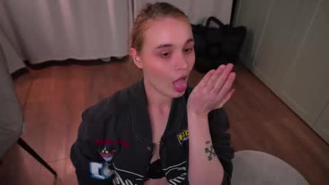 Elisabeth or Lisa online show from 02-17-26, 08:15