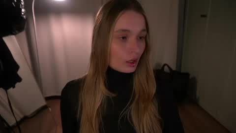 Snapshot of lisa_schiele chatting on 05-03-26, 08:04 Elisabeth or Lisa online show from 05-03-26, 08:04