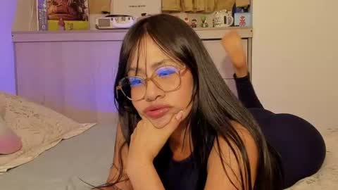 Snapshot of lisa_t08 chatting on 06-13-26, 01:25 Lisa Thompson online show from 06-13-26, 01:25