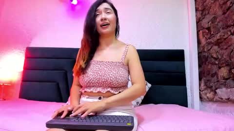 lisa white  online show from 03-21-26, 05:23