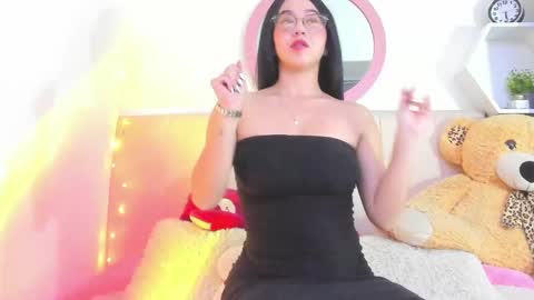 Snapshot of lisaa_a chatting on 11-22-25, 02:21 Lisa online show from 11-22-25, 02:21