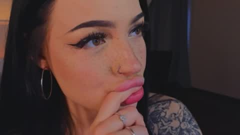 Snapshot of lisaaaliss chatting on 05-06-26, 10:31 lisaaaliss online show from 05-06-26, 10:31