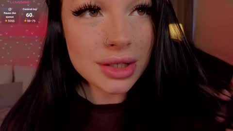 Snapshot of lisaaaliss chatting on 05-15-26, 11:17 lisaaaliss online show from 05-15-26, 11:17