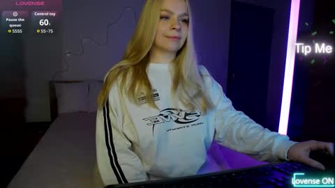 Snapshot of lisacandy1 chatting on 01-19-26, 02:32 Lisa online show from 01-19-26, 02:32