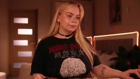 Lisa online show from 07-26-26, 08:10