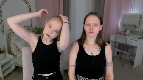 Lisa blonde  Alisa brunette online show from 04-04-26, 09:12