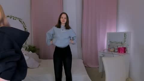 Lisa blonde  Alisa brunette online show from 04-12-26, 07:08