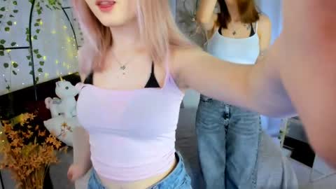 Lisa blonde  Alisa brunette online show from 04-17-26, 06:33