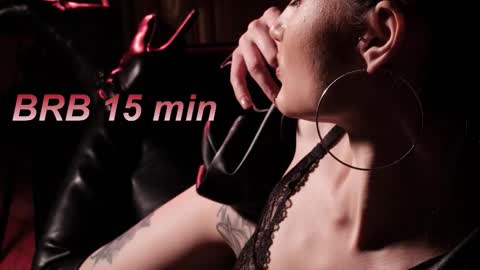 Snapshot of lisamooore chatting on 09-17-25, 04:47 Lisa Moore online show from 09-17-25, 04:47