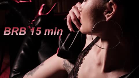 Snapshot of lisamooore chatting on 11-29-25, 01:25 Lisa Moore online show from 11-29-25, 01:25