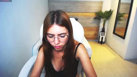 Snapshot of liseth_fox chatting on 02-24-25, 10:14 Liseth Fox online show from 02-24-25, 10:14