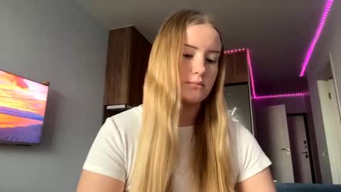 Snapshot of lisi_kiss_ chatting on 06-06-26, 05:06 Aurora online show from 06-06-26, 05:06