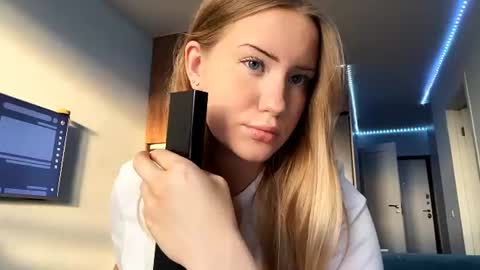 Snapshot of lisi_kiss_ chatting on 06-07-26, 05:06 Aurora online show from 06-07-26, 05:06