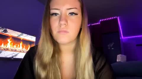 Snapshot of lisi_kiss_ chatting on 06-12-26, 06:51 Aurora online show from 06-12-26, 06:51