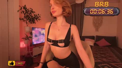 Snapshot of liss_n_gloss chatting on 06-24-26, 02:05 Lisa online show from 06-24-26, 02:05