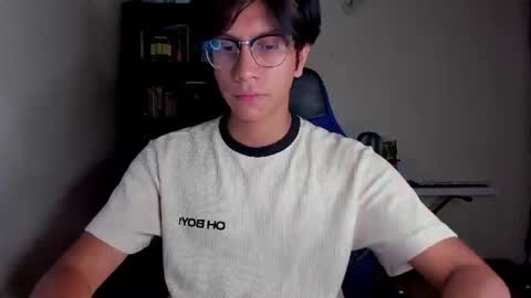 Snapshot of literateboy chatting on 06-17-26, 01:41 Literateboy online show from 06-17-26, 01:41