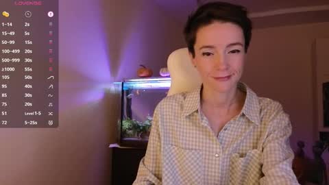 Snapshot of litllle_alis_a chatting on 10-22-25, 05:02 Alisa online show from 10-22-25, 05:02