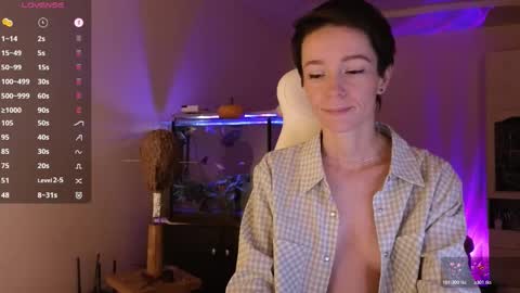 Snapshot of litllle_alis_a chatting on 11-13-25, 08:52 Alisa online show from 11-13-25, 08:52