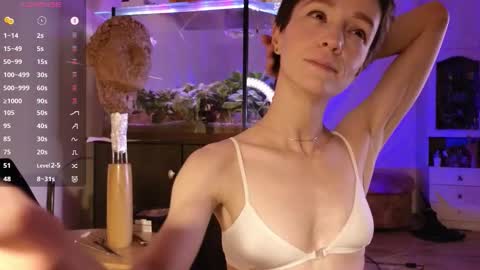 Snapshot of litllle_alis_a chatting on 11-19-25, 04:29 Alisa online show from 11-19-25, 04:29