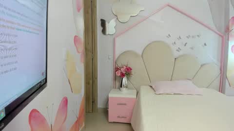 Snapshot of little__doll18 chatting on 11-28-25, 10:18 little__doll18 online show from 11-28-25, 10:18