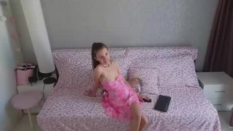 Snapshot of little__lunaa chatting on 06-25-26, 11:59 online show from 06-25-26, 11:59