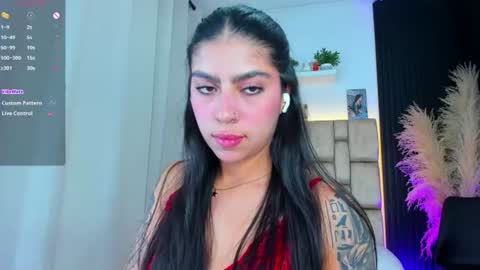 Snapshot of little__sophie18 chatting on 06-16-26, 08:44 Sophie ---- connected from 1400 to 2100 Colombia time online show from 06-16-26, 08:44