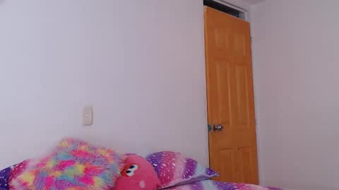 Snapshot of little_angelito2 chatting on 10-20-25, 11:05 TU ANGELITO online show from 10-20-25, 11:05