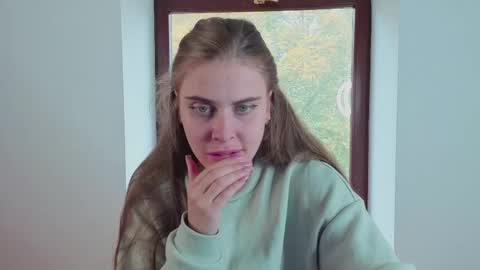 Snapshot of little_cu1tie chatting on 10-17-25, 07:55 Margo online show from 10-17-25, 07:55