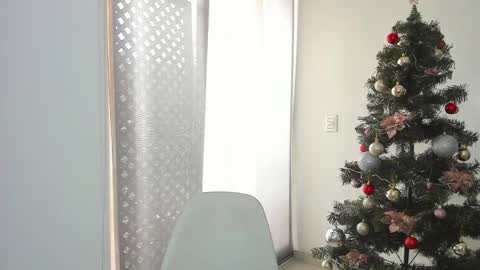 Snapshot of little_effy18_ chatting on 12-12-24, 07:15 Little Effy online show from 12-12-24, 07:15