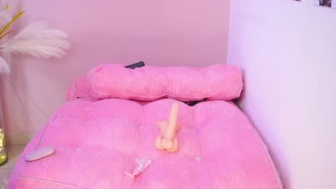 Snapshot of little_effy18_ chatting on 12-14-24, 03:18 Little Effy online show from 12-14-24, 03:18